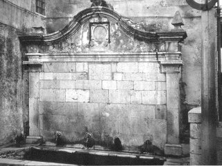 La fontana di Piazza Umberto I com'era prima degli anni '90