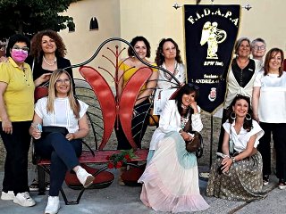 Le donne della Fidapa e la panchina rossa