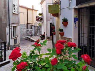 Una caratteristica strada di Sant'Andrea di Conza