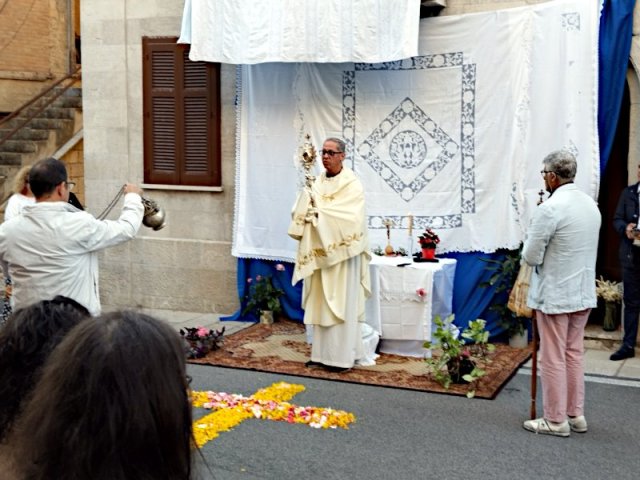 Benedizione in Via Battisti