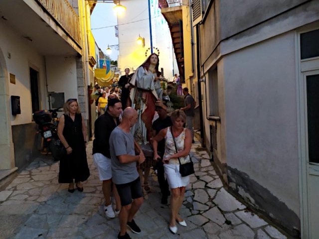 Le statue di Santa Lucia e San Gerardo in Via Sotto Piazza