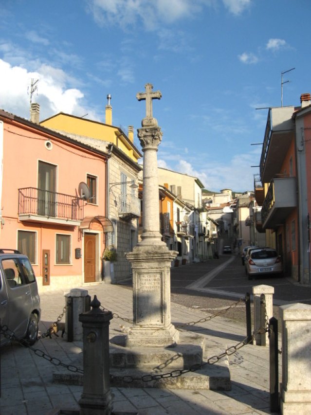 Croce in pietra del Purgatorio (verso sud)