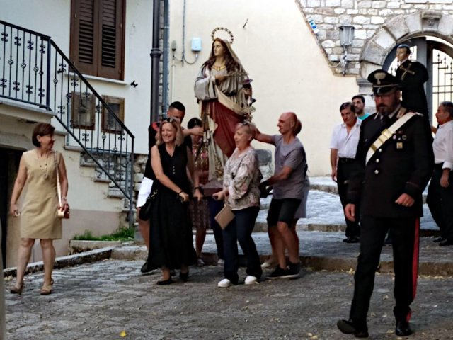 La processione in Piazza Castello