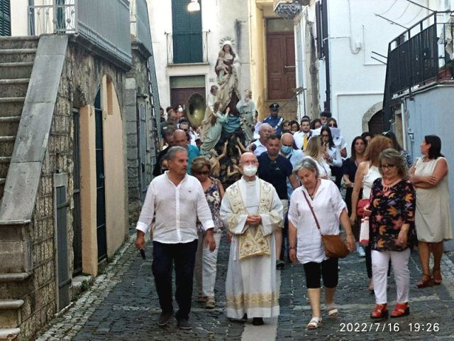 La processione della Madonna del Carmine in Via Roma