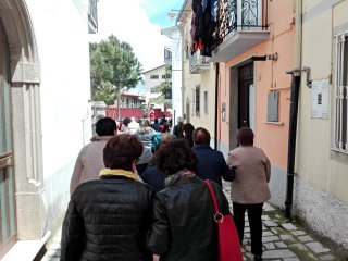 La processione dell'Ascensione in Via Sambuco