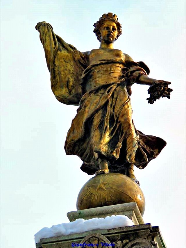 La statua della "Giovine Italia"