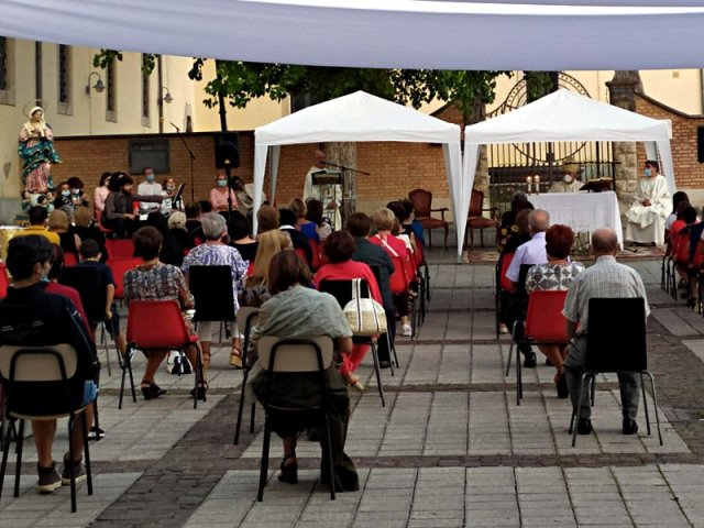 La Santa Messa nel Piazzale del Seminario (2)