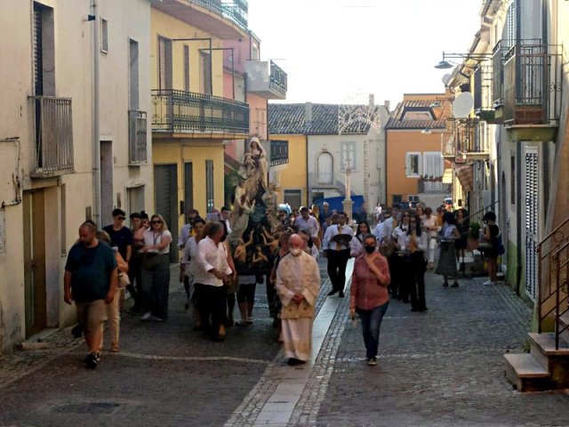 La processione della Madonna del Carmine in Via San Marco