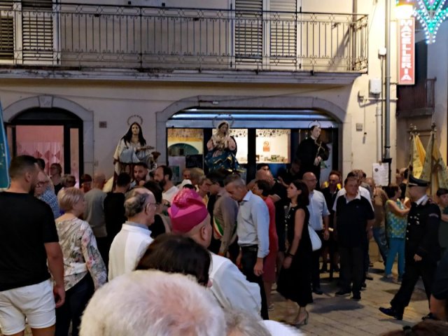 La processione in Piazza per l'Ave Maria