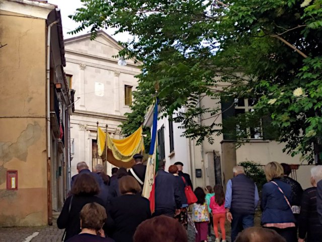 La processione verso San Michele