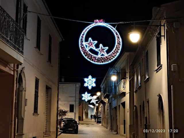 Luci in Via D'Annunzio, verso la Piazza