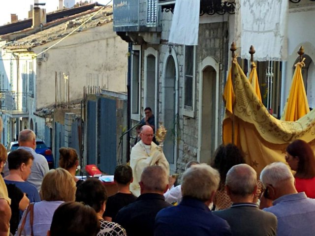 Esposizione del Santissimo in Via Incoronata