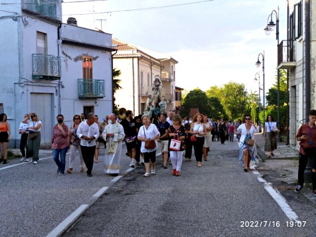 La processione della Madonna del Carmine in Via Battisti