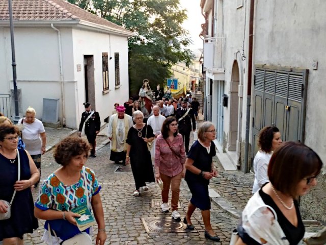 La processione in Corso De Sanctis